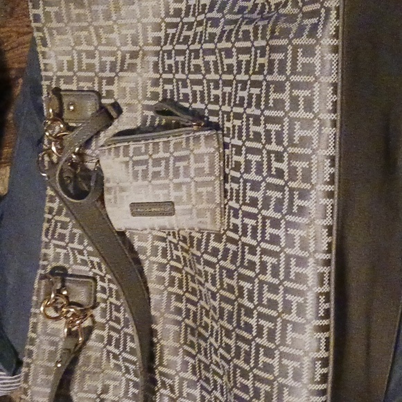 Tommy Hilfiger Handbags - Tommy Hilfiger bag